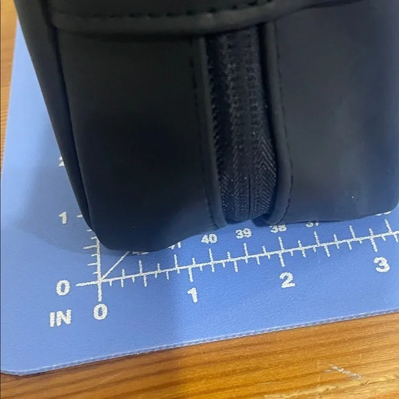 💓Prada Men's Black Toiletry Bag with Red Stripe - Picture 9 of 11